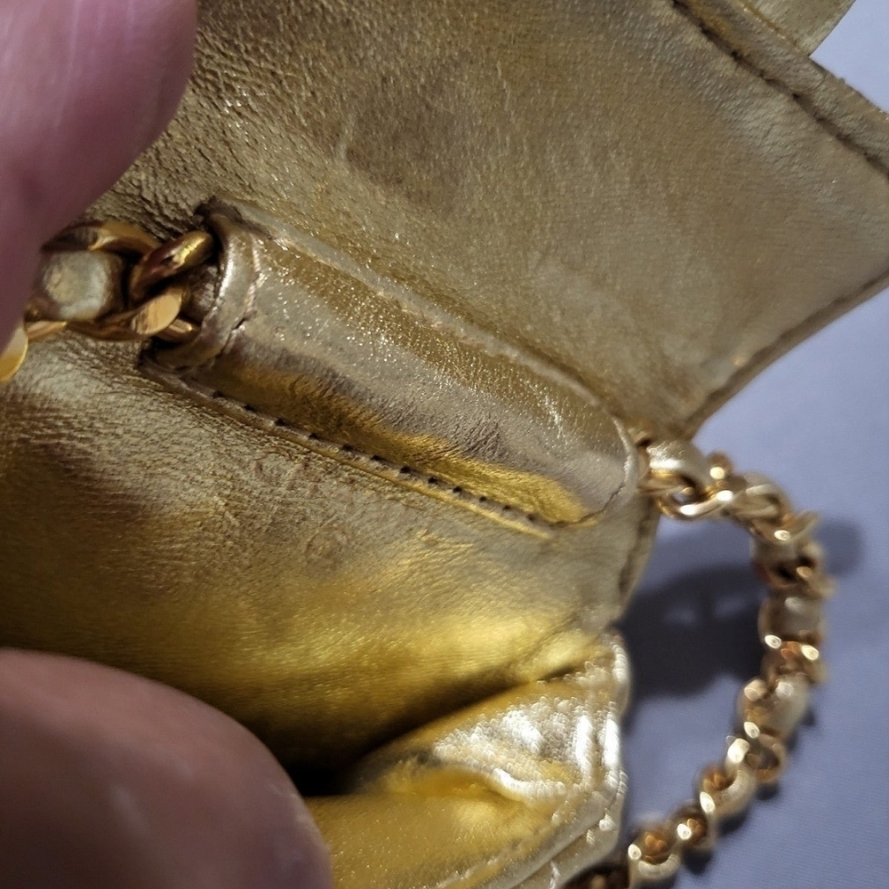 Chanel Gold Quilted Women's Bag - Picture 3 of 11